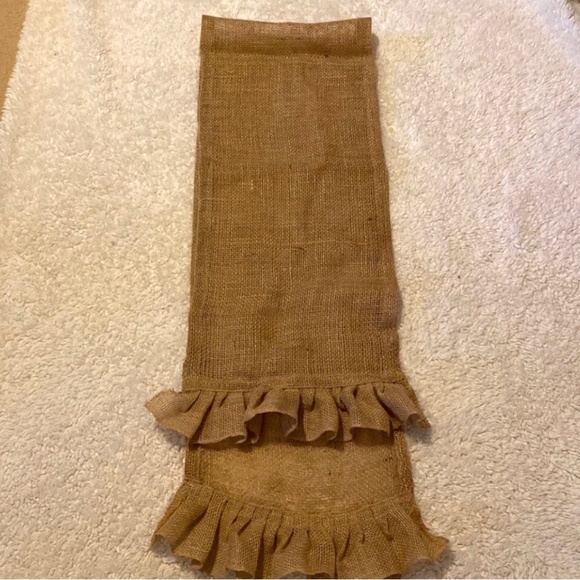 Pretty Burlap table runner - Picture 2 of 3